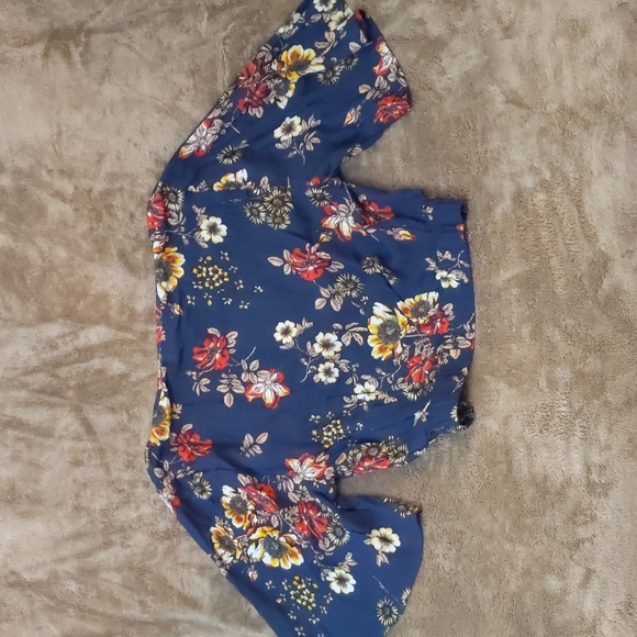 NWT - BOG Floral crop top - Picture 3 of 3
